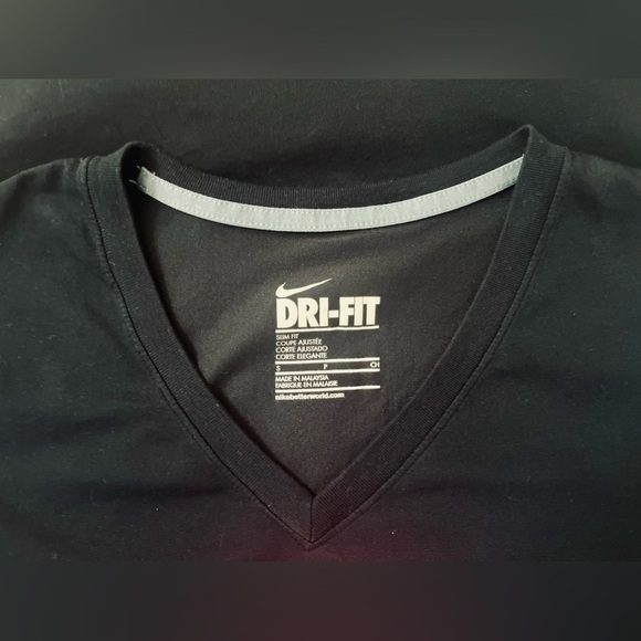🖤 MY FEET HURT FROM KICKING SO MUCH…! Nike dri-fit tshirt size sm-see video 🎥 - Picture 3 of 10